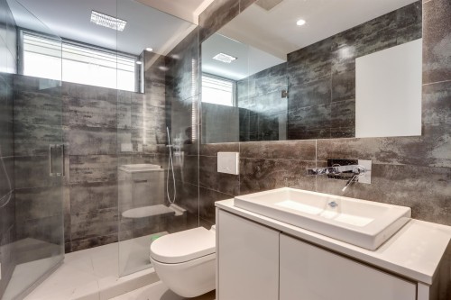4368 15Th Avenue W, Vancouver, BC - Indoor Photo Showing Bathroom
