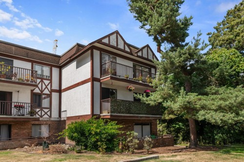 204-131 4th Street W North Vancouver, BC V7M 3C8
