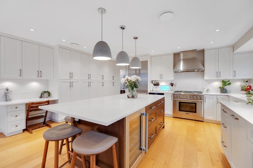 3706 Southridge Place, West Vancouver, BC 