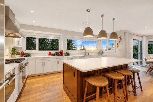 3706 Southridge Place, West Vancouver, BC 