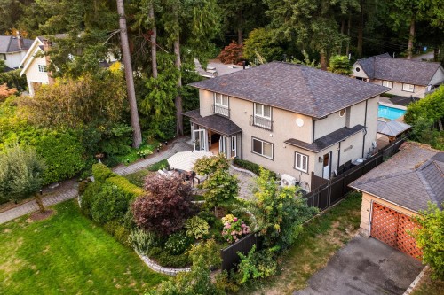 1018 19th Street W North Vancouver, BC V7P 3C9