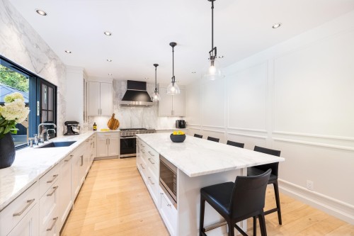1018 19Th Street W, North Vancouver, BC 