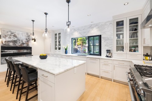 1018 19Th Street W, North Vancouver, BC 