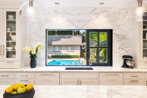 1018 19Th Street W, North Vancouver, BC 