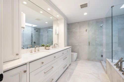 1018 19Th Street W, North Vancouver, BC 