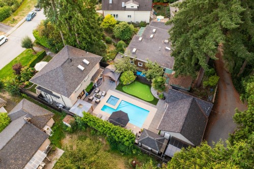 1018 19Th Street W, North Vancouver, BC 