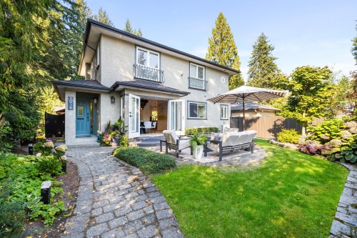 1018 19Th Street W, North Vancouver, BC 