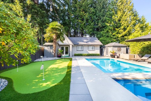 1018 19Th Street W, North Vancouver, BC 