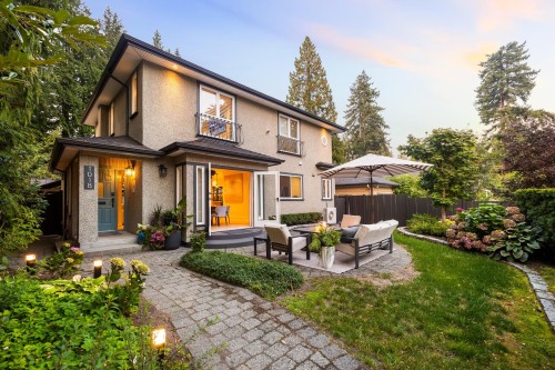 1018 19Th Street W, North Vancouver, BC 