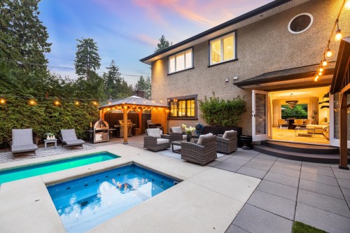 1018 19Th Street W, North Vancouver, BC 
