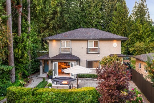 1018 19Th Street W, North Vancouver, BC 