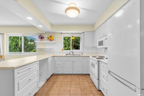 568 St. Giles Road, West Vancouver, BC 