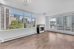 802-158 13th Street W North Vancouver, BC V7M 0A7