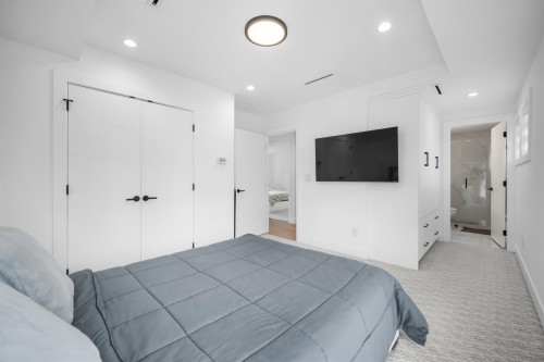 1010 Augusta Avenue, Burnaby, BC - Indoor Photo Showing Bedroom