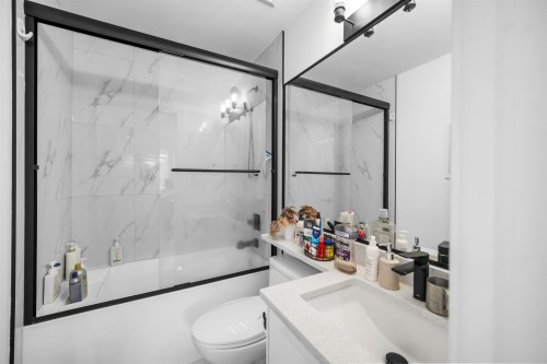 1010 Augusta Avenue, Burnaby, BC - Indoor Photo Showing Bathroom