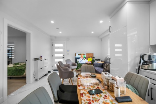 1010 Augusta Avenue, Burnaby, BC - Indoor Photo Showing Dining Room