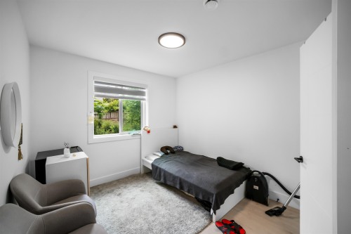1010 Augusta Avenue, Burnaby, BC - Indoor Photo Showing Bedroom