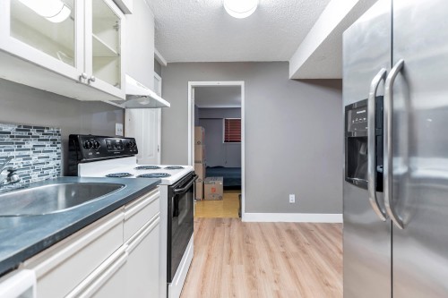 1231 Prairie Avenue, Port Coquitlam, BC - Indoor Photo Showing Kitchen