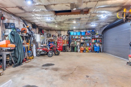 1231 Prairie Avenue, Port Coquitlam, BC - Indoor Photo Showing Garage