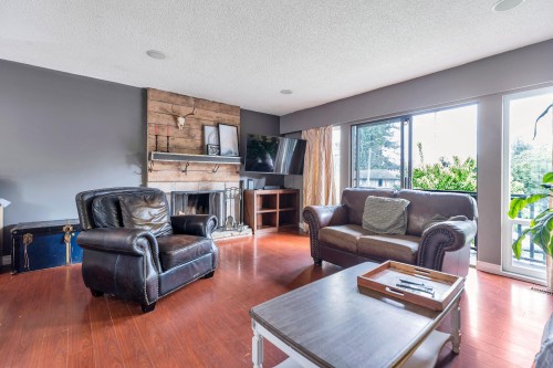 1231 Prairie Avenue, Port Coquitlam, BC - Indoor Photo Showing Living Room With Fireplace