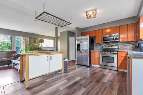 1231 Prairie Avenue, Port Coquitlam, BC - Indoor Photo Showing Kitchen