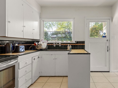 4691 5Th Avenue W, Vancouver, BC - Indoor Photo Showing Kitchen