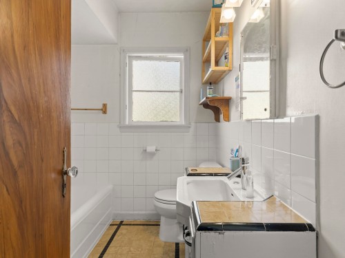 4691 5Th Avenue W, Vancouver, BC - Indoor Photo Showing Bathroom