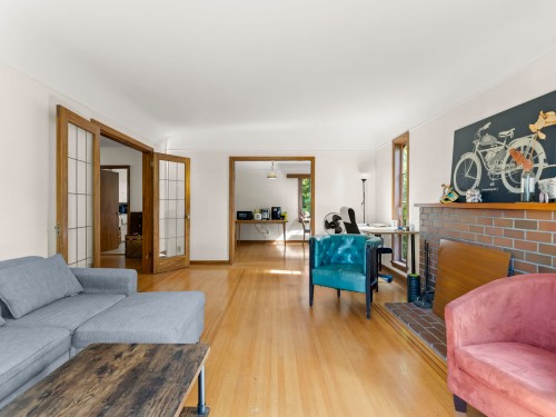4691 5Th Avenue W, Vancouver, BC - Indoor Photo Showing Living Room