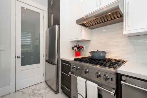 917 Sperling Avenue, Burnaby, BC 