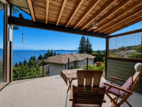 5475 Hydaway Place, Halfmoon Bay, BC - Outdoor With Deck Patio Veranda With Exterior