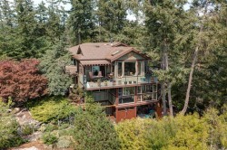 5475 Hydaway Place  Halfmoon Bay, BC V7Z 1B4