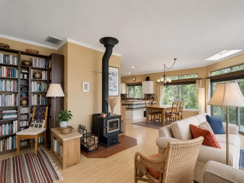 5475 Hydaway Place, Halfmoon Bay, BC - Indoor
