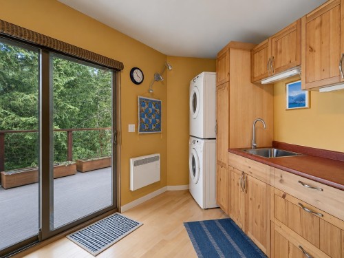 5475 Hydaway Place, Halfmoon Bay, BC - Indoor