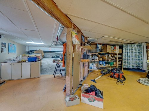 5475 Hydaway Place, Halfmoon Bay, BC - Indoor
