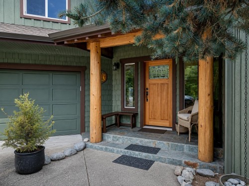 5475 Hydaway Place, Halfmoon Bay, BC - Outdoor