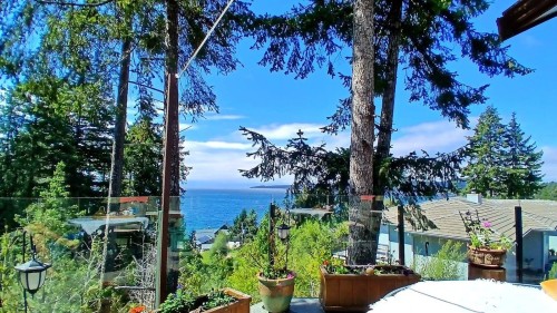 5475 Hydaway Place, Halfmoon Bay, BC - Outdoor