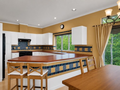5475 Hydaway Place, Halfmoon Bay, BC - Indoor