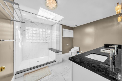3549 40Th Avenue W, Vancouver, BC 
