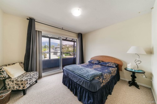 215 18Th Street W, North Vancouver, BC - Indoor Photo Showing Bedroom