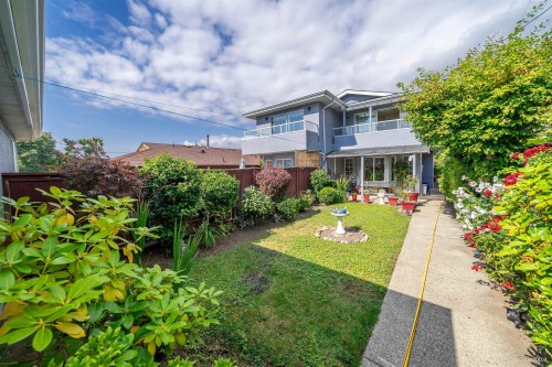 215 18Th Street W, North Vancouver, BC - Outdoor