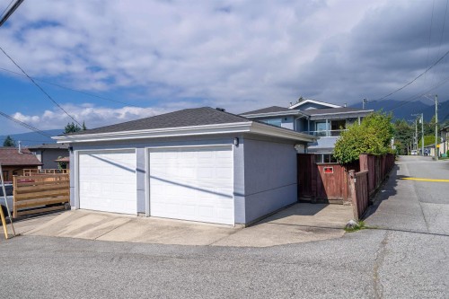 215 18Th Street W, North Vancouver, BC - Outdoor With Exterior