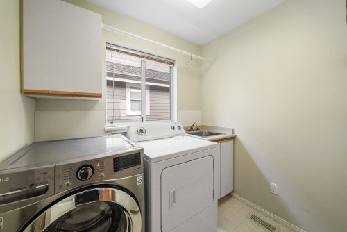 136 Parkside Drive, Port Moody, BC - Indoor Photo Showing Laundry Room
