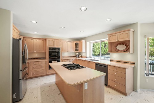 136 Parkside Drive, Port Moody, BC - Indoor Photo Showing Kitchen With Double Sink