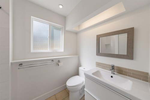 5372 5B Avenue, Delta, BC 