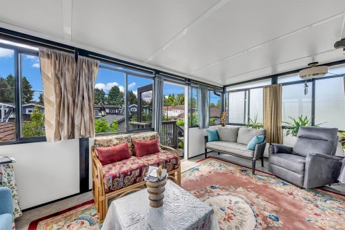 2474 5Th Avenue E, Vancouver, BC - Indoor Photo Showing Living Room