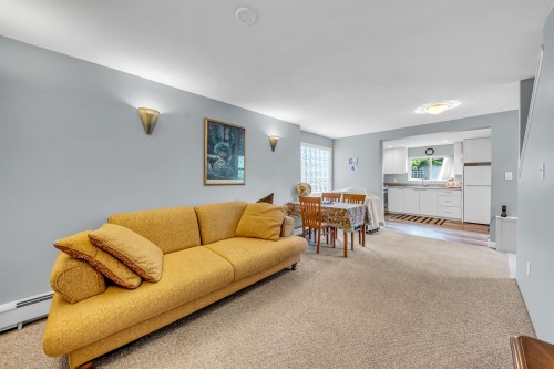 2474 5Th Avenue E, Vancouver, BC - Indoor Photo Showing Living Room