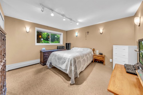 2474 5Th Avenue E, Vancouver, BC - Indoor Photo Showing Bedroom