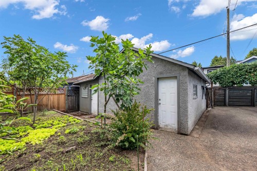2474 5Th Avenue E, Vancouver, BC - Outdoor