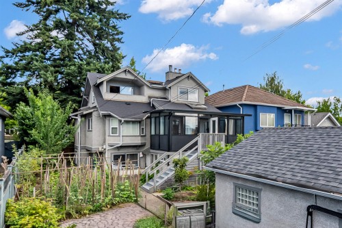 2474 5Th Avenue E, Vancouver, BC - Outdoor