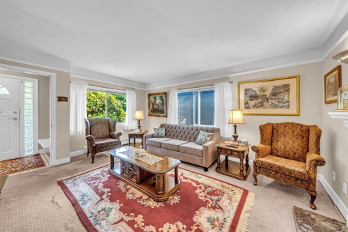 2474 5Th Avenue E, Vancouver, BC - Indoor Photo Showing Living Room